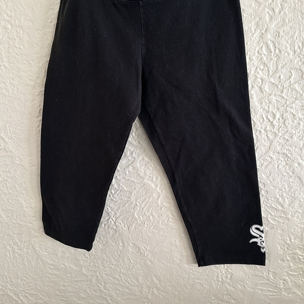 Victoria’s Secret Pink White Sox Sequin Bling Black Cropped Capri Leggings MLB M - Picture 4 of 7
